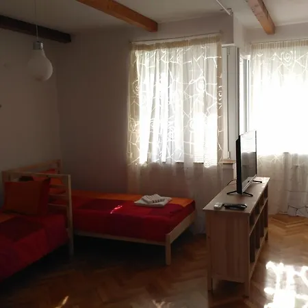 Centralni Hali Apartment *