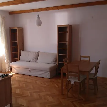 Centralni Hali Apartment