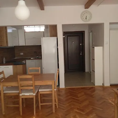Centralni Hali Apartment *